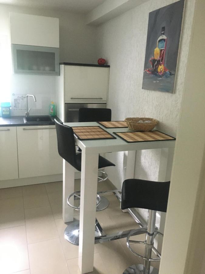 Apartment รอยท์ลิงเงน ภายนอก รูปภาพ